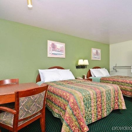 Pine Point Inn & Suites Smithville Экстерьер фото