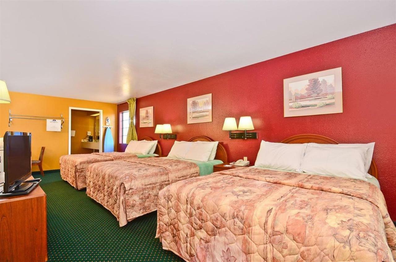 Pine Point Inn & Suites Smithville Экстерьер фото