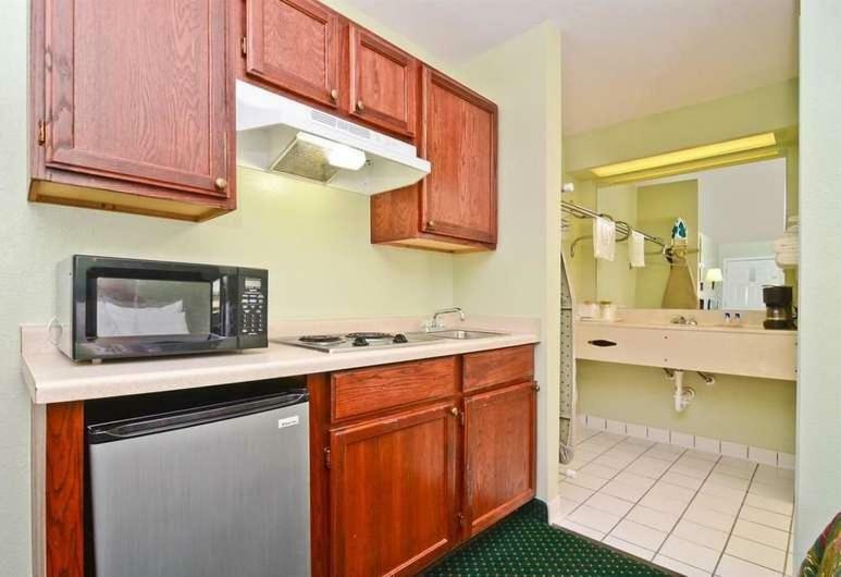 Pine Point Inn & Suites Smithville Экстерьер фото