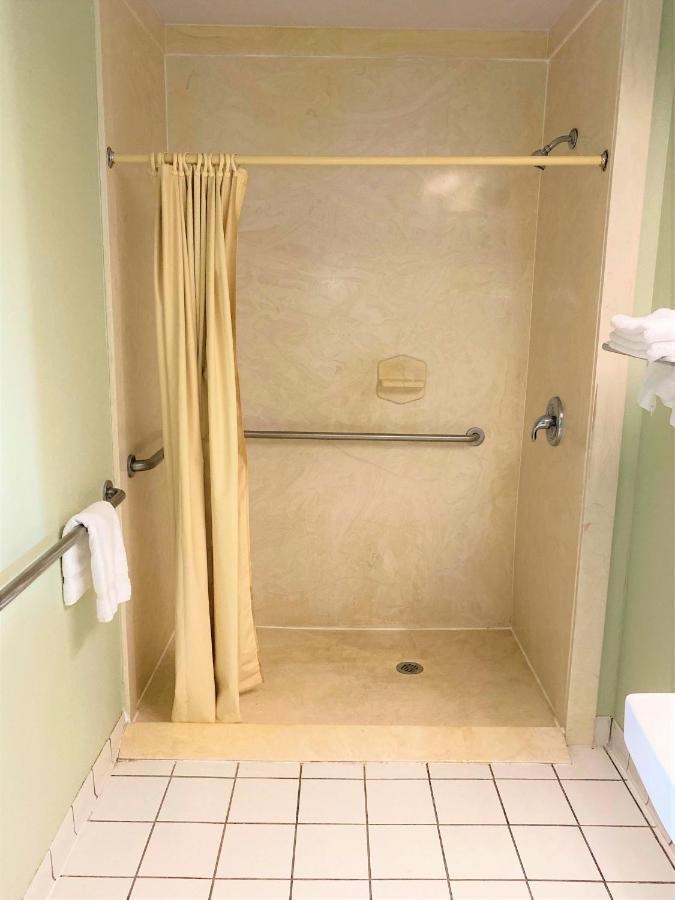 Pine Point Inn & Suites Smithville Экстерьер фото