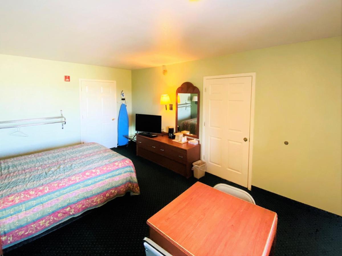 Pine Point Inn & Suites Smithville Экстерьер фото