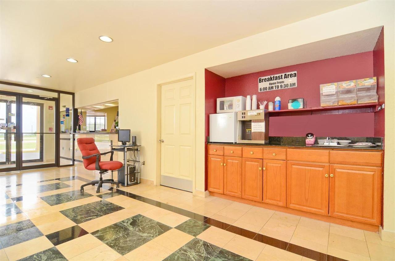 Pine Point Inn & Suites Smithville Экстерьер фото