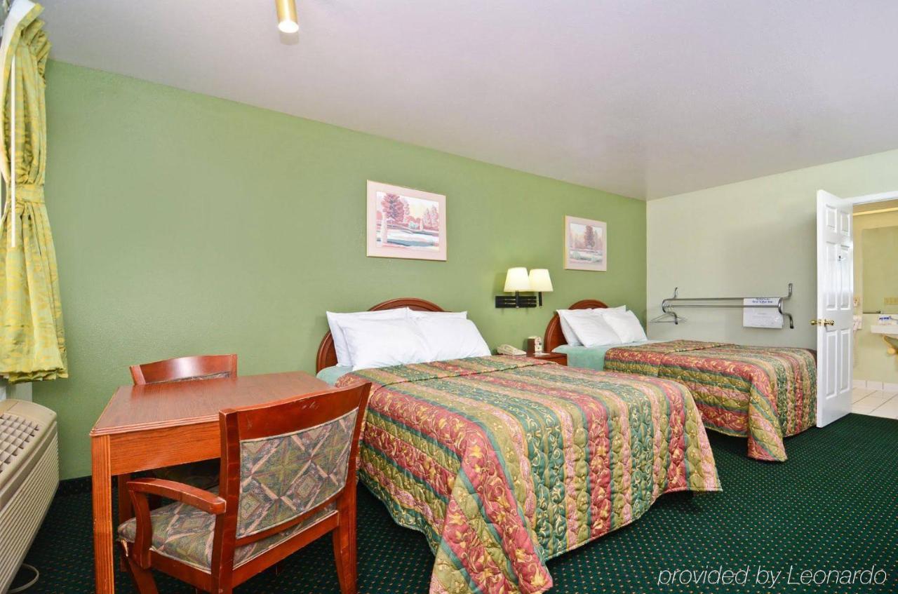 Pine Point Inn & Suites Smithville Экстерьер фото